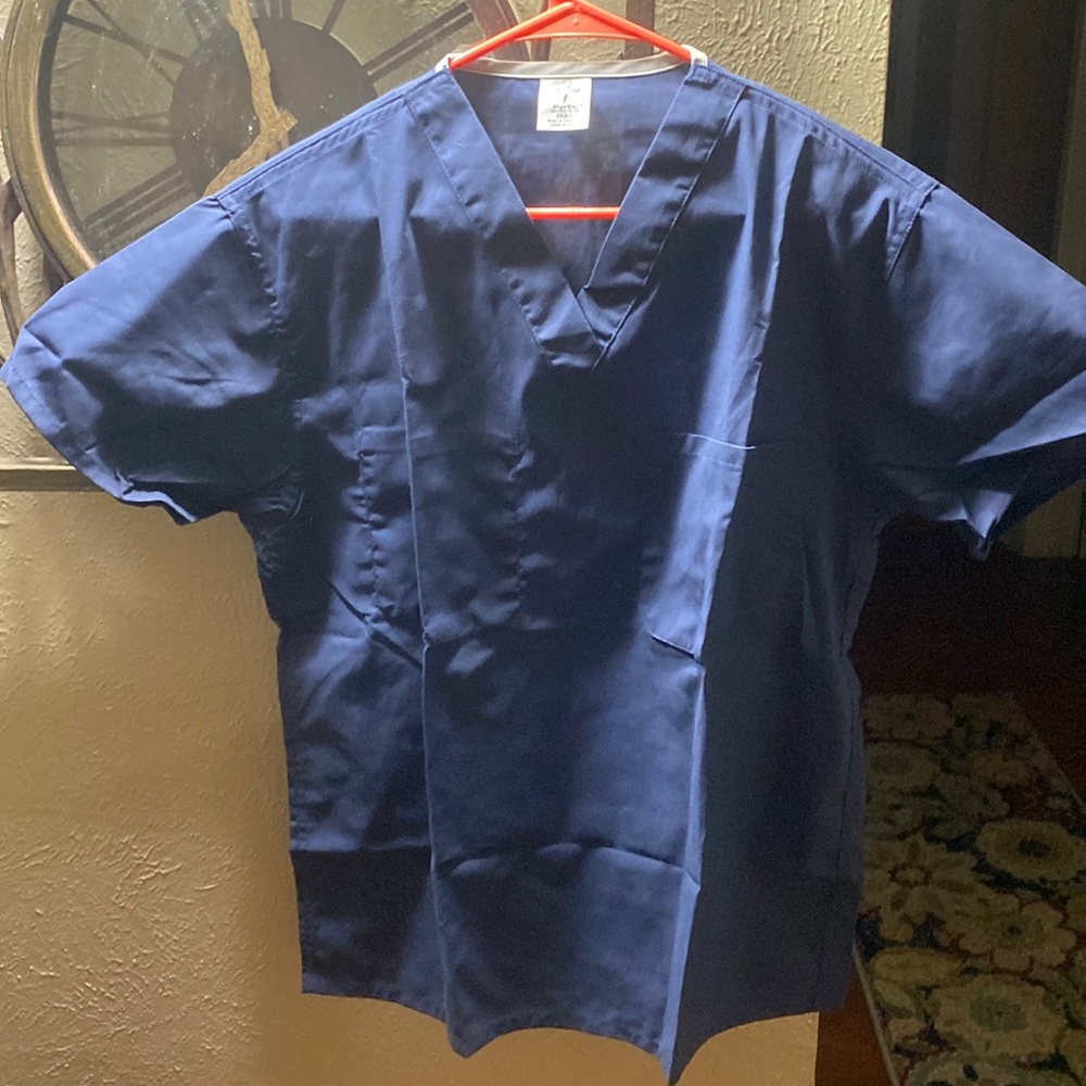 Women’s small and x small scrubs top angel stat